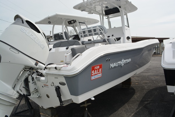 24ft NauticStar Yacht For Sale