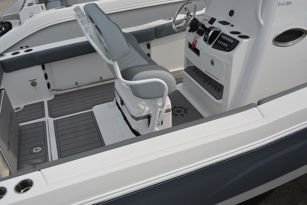 24ft NauticStar Yacht For Sale