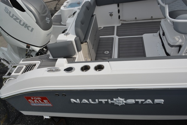 24ft NauticStar Yacht For Sale