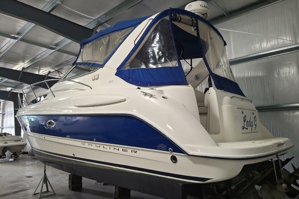 Photo of the 2006 Bayliner 305 "Lady G"