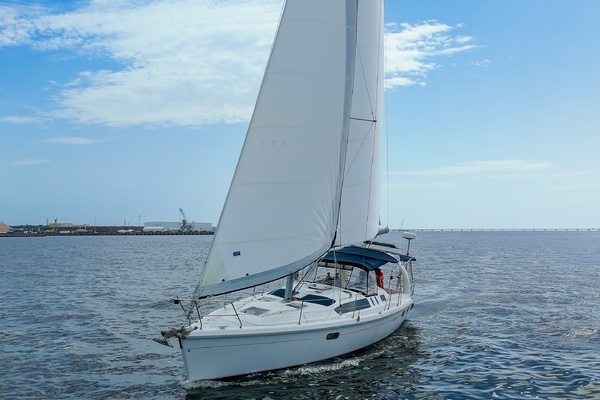 Tenacity 38ft Hunter Yacht For Sale