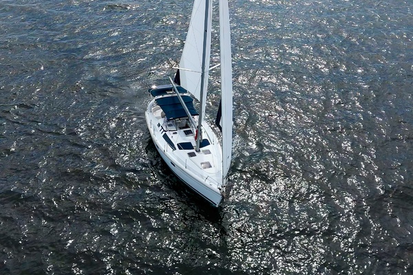 Tenacity 38ft Hunter Yacht For Sale