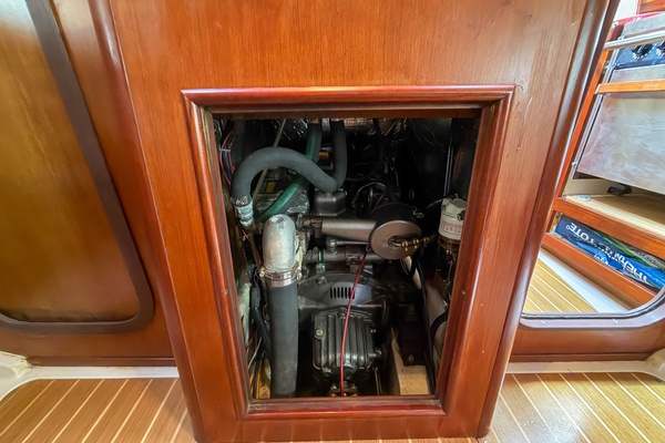Tenacity 38ft Hunter Yacht For Sale