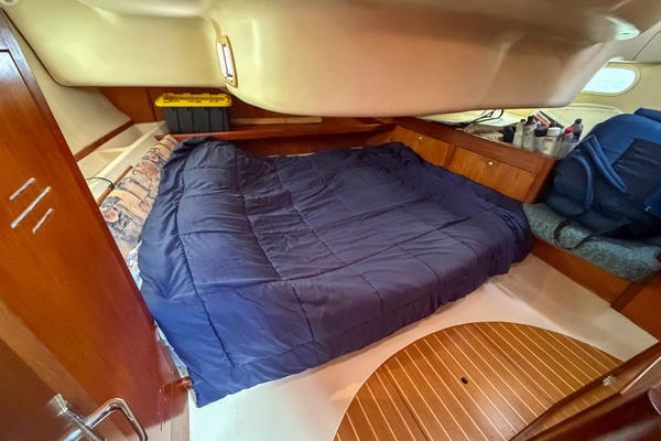 Tenacity 38ft Hunter Yacht For Sale