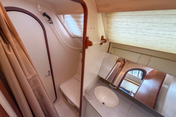 Tenacity 38ft Hunter Yacht For Sale