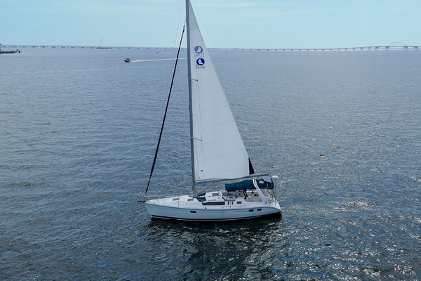 Tenacity 38ft Hunter Yacht For Sale
