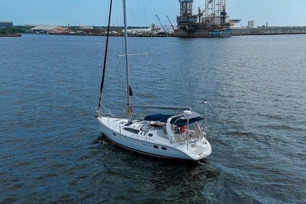 Tenacity 38ft Hunter Yacht For Sale
