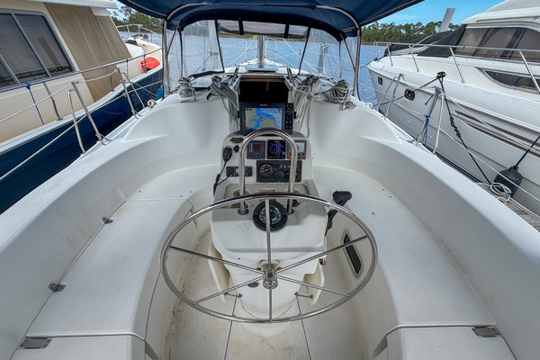 Tenacity 38ft Hunter Yacht For Sale