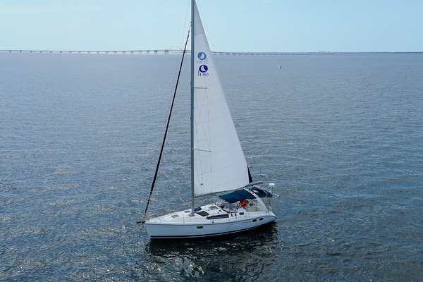 Tenacity 38ft Hunter Yacht For Sale