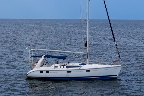 Tenacity 38ft Hunter Yacht For Sale