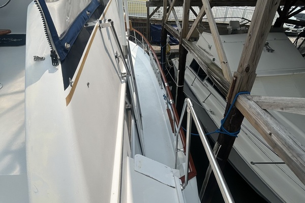 Overdraft 48ft Hatteras Yacht For Sale