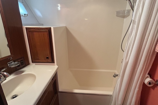 Overdraft 48ft Hatteras Yacht For Sale