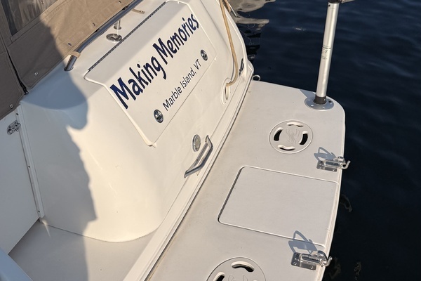 Photo of the 2001 Sea Ray  "MAKING MEMORIES"