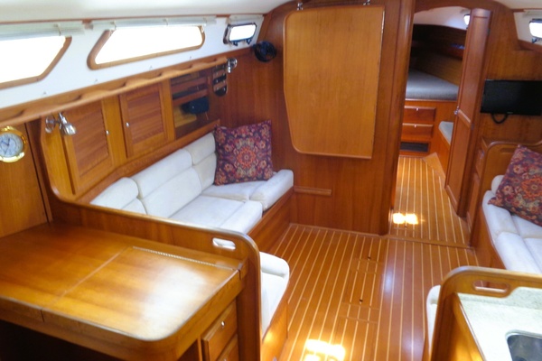 SHOWTIME 43ft Sabre Yacht For Sale