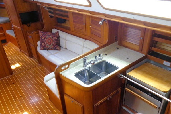 SHOWTIME 43ft Sabre Yacht For Sale