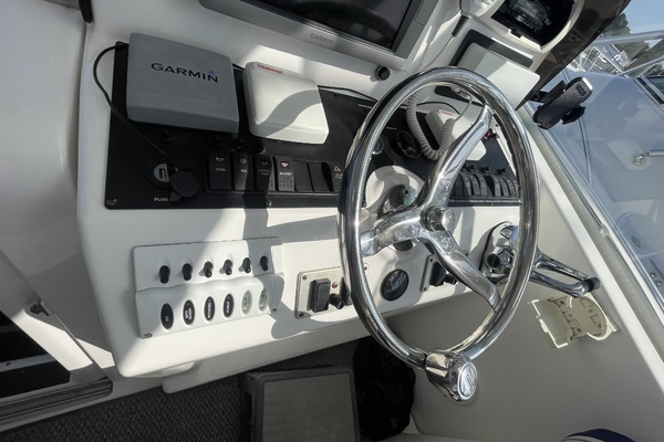 31ft Luhrs Yacht For Sale