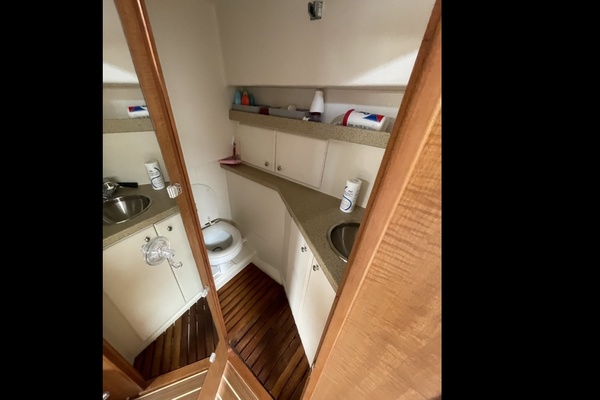 31ft Luhrs Yacht For Sale