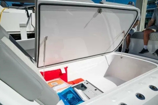 Front Runner 37 Catamaran Yacht For Sale