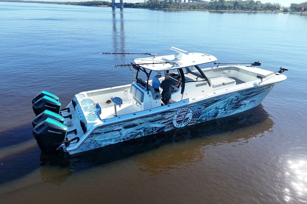 Tunnel Vizion 38ft Front Runner Yacht For Sale