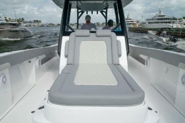 Tunnel Vizion 38ft Front Runner Yacht For Sale