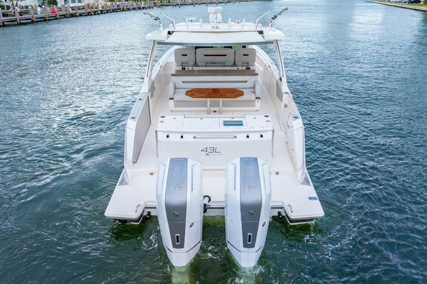 Tiara Yachts - 43 LS