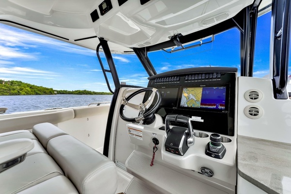 2023 Boston Whaler 35