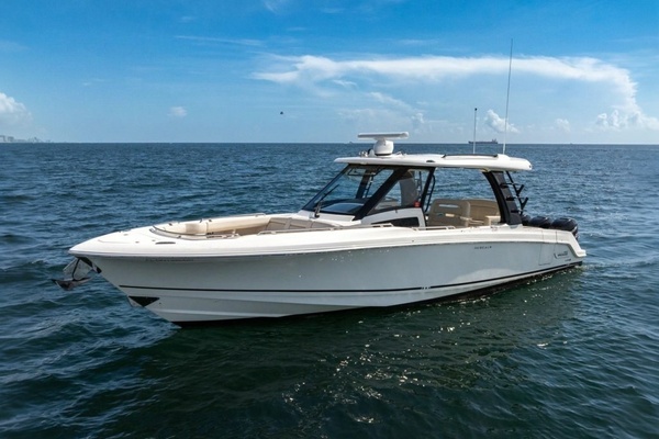 35FT (10M) BOSTON WHALER