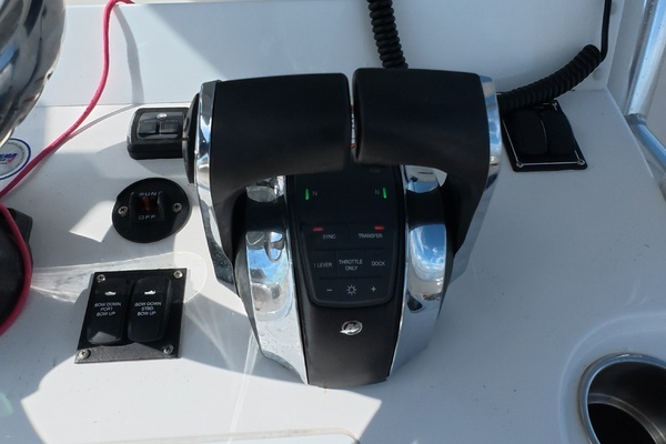 2023 Invincible 34