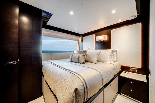 DREAMS 120ft Ocean Alexander Yacht For Sale
