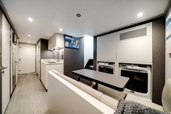 DREAMS 120ft Ocean Alexander Yacht For Sale
