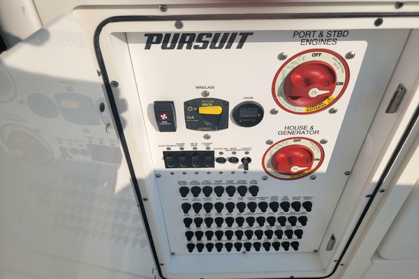 Over Bohr rsquo d 32ft Pursuit Yacht For Sale
