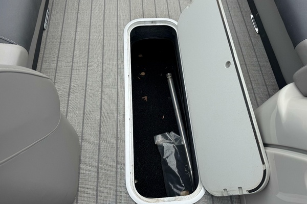 27ft Starcraft Yacht For Sale