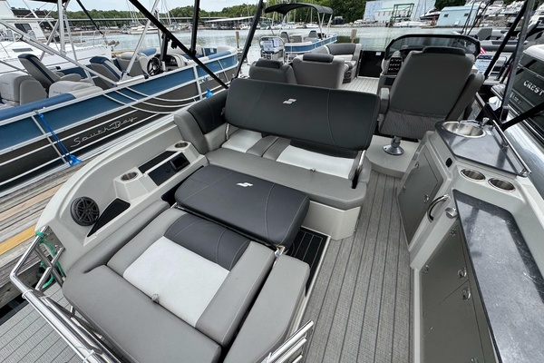 27ft Starcraft Yacht For Sale