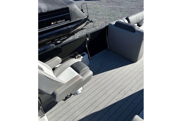 27ft Starcraft Yacht For Sale