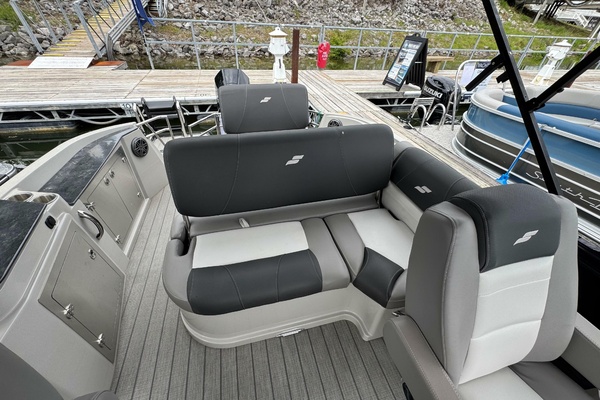 27ft Starcraft Yacht For Sale