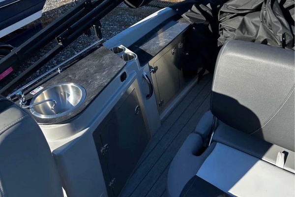 27ft Starcraft Yacht For Sale