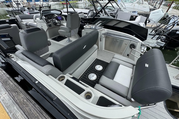 27ft Starcraft Yacht For Sale