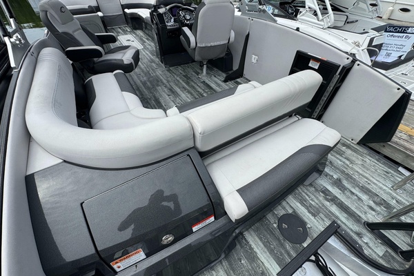 27ft Starcraft Yacht For Sale