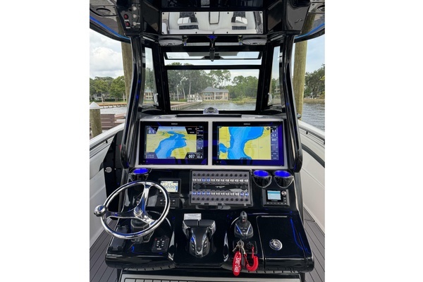 Tidewater 320 CC Adventure Yacht For Sale
