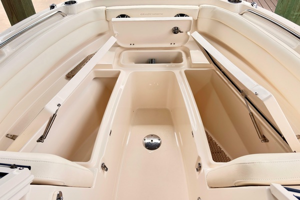 24ft Grady White Yacht For Sale