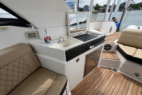 FUN DREAM 35ft Sea Ray Yacht For Sale