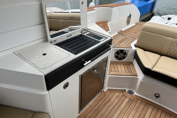 FUN DREAM 35ft Sea Ray Yacht For Sale