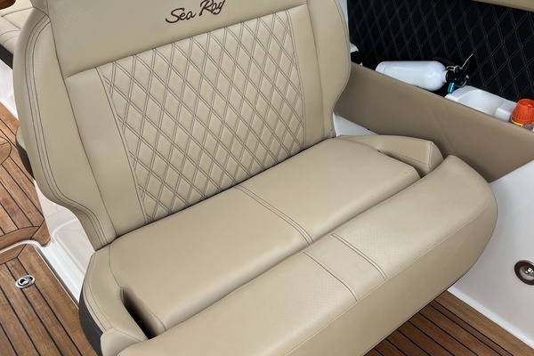 2020 Sea Ray 35