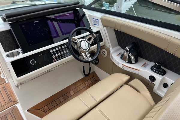 FUN DREAM 35ft Sea Ray Yacht For Sale