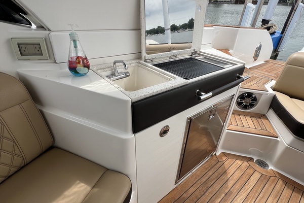 FUN DREAM 35ft Sea Ray Yacht For Sale
