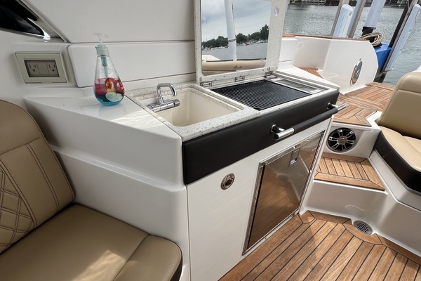 2020 Sea Ray 35