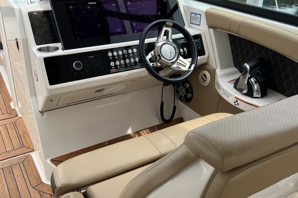 2020 Sea Ray 35