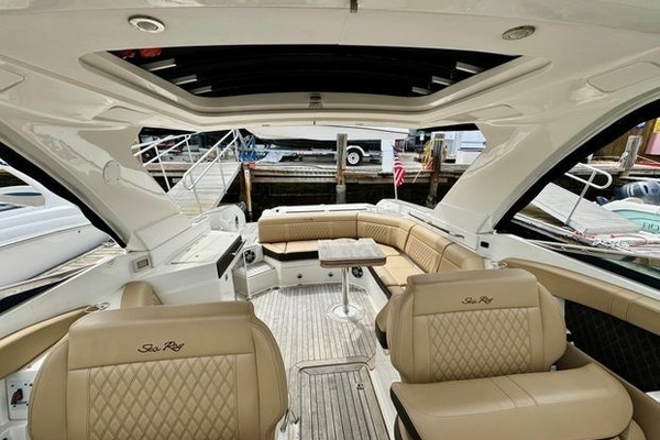2020 Sea Ray 35