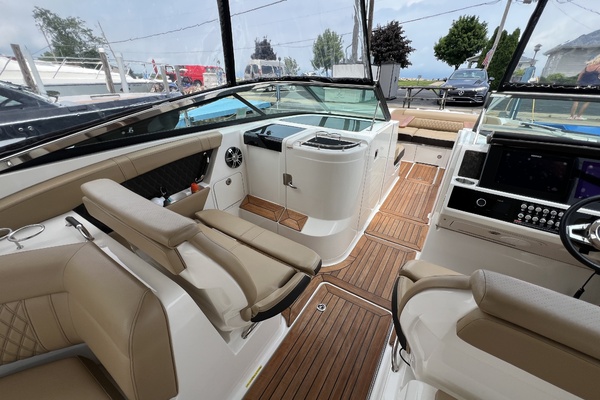FUN DREAM 35ft Sea Ray Yacht For Sale