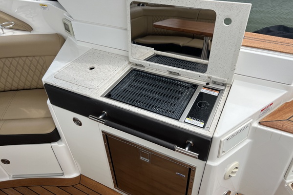 FUN DREAM 35ft Sea Ray Yacht For Sale